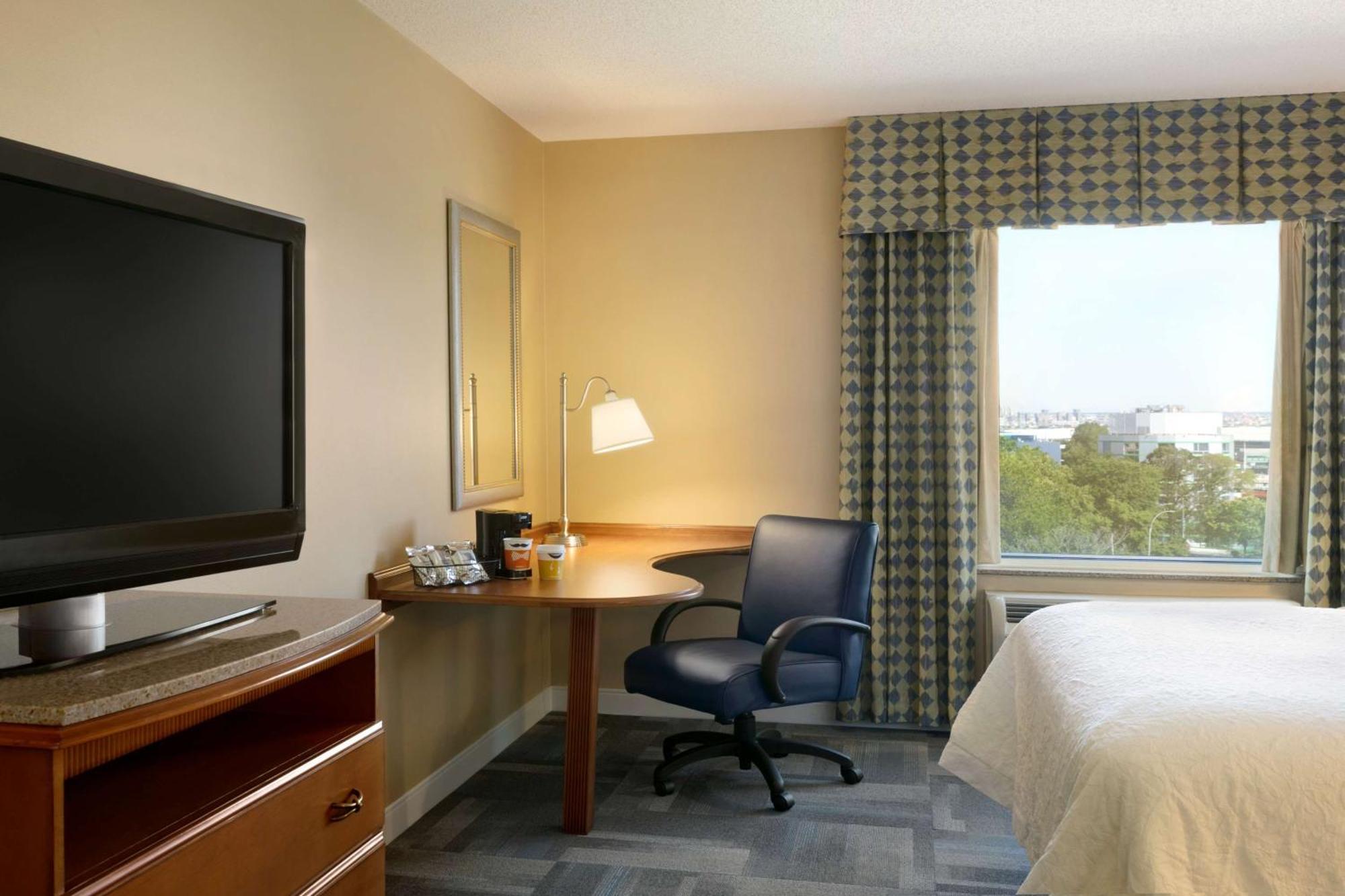 Hampton Inn New York - Laguardia Airport Exteriör bild