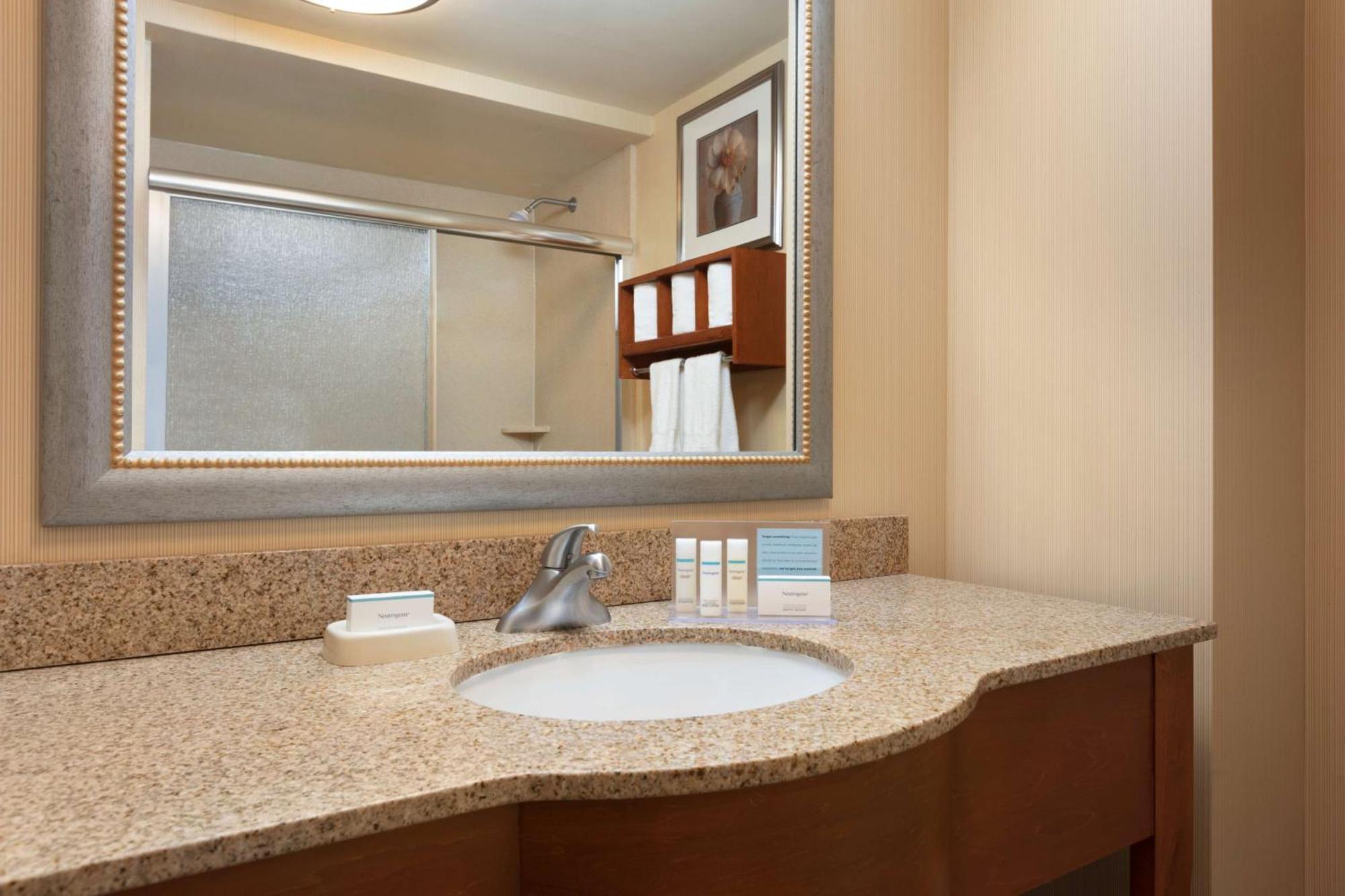 Hampton Inn New York - Laguardia Airport Exteriör bild