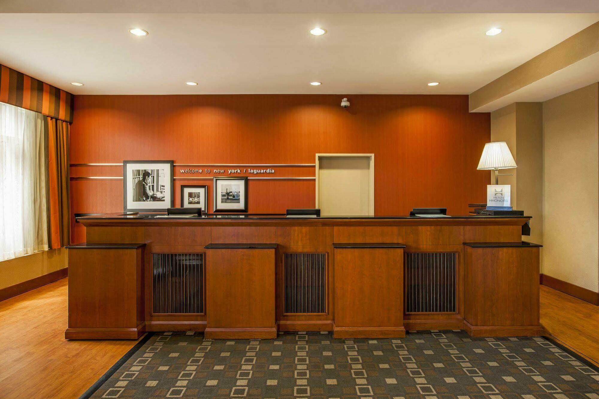 Hampton Inn New York - Laguardia Airport Exteriör bild