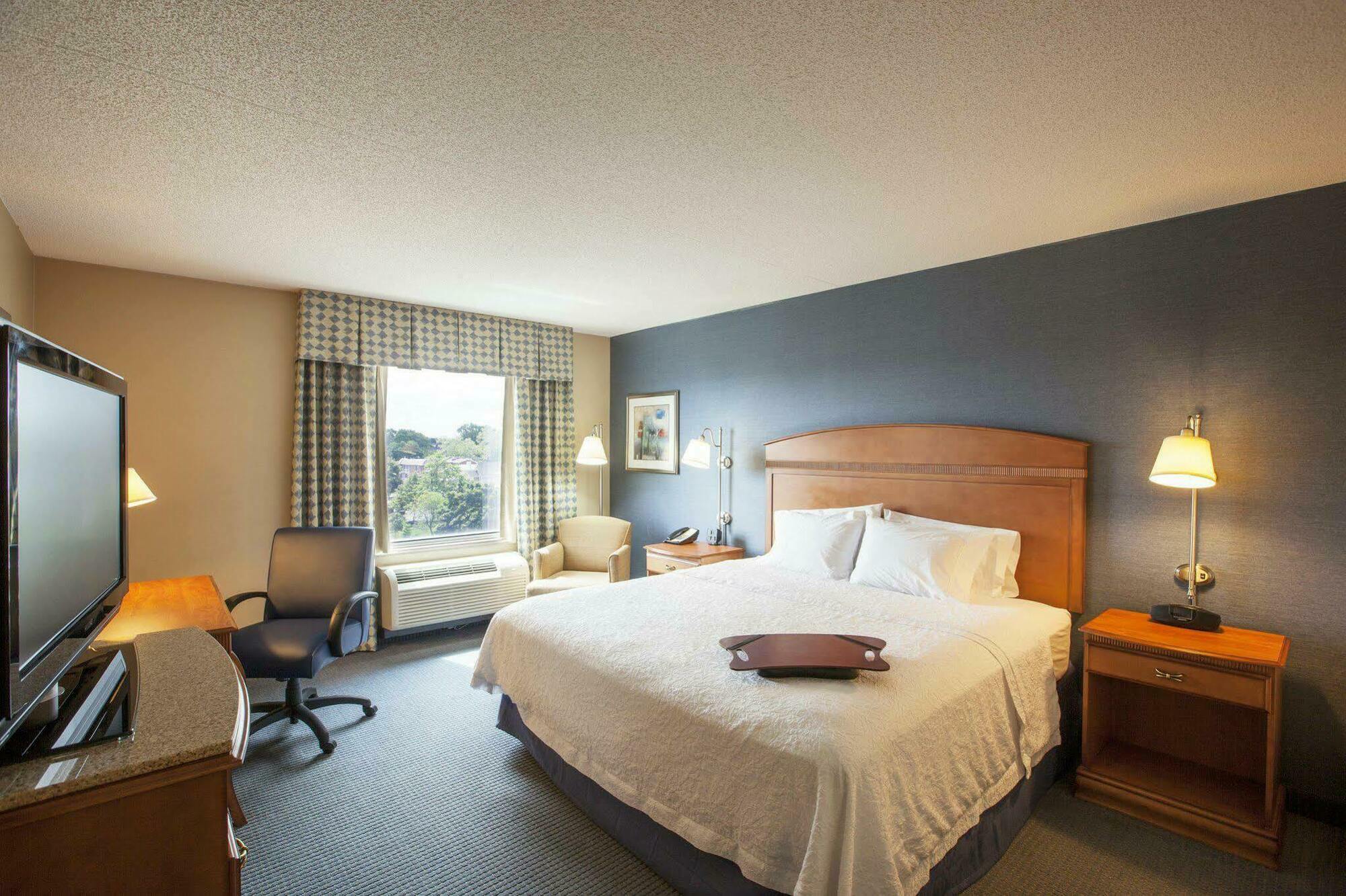 Hampton Inn New York - Laguardia Airport Exteriör bild